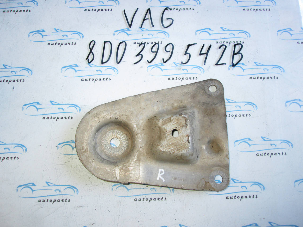 

Кронштейн передней балки VAG, 8D0399542B