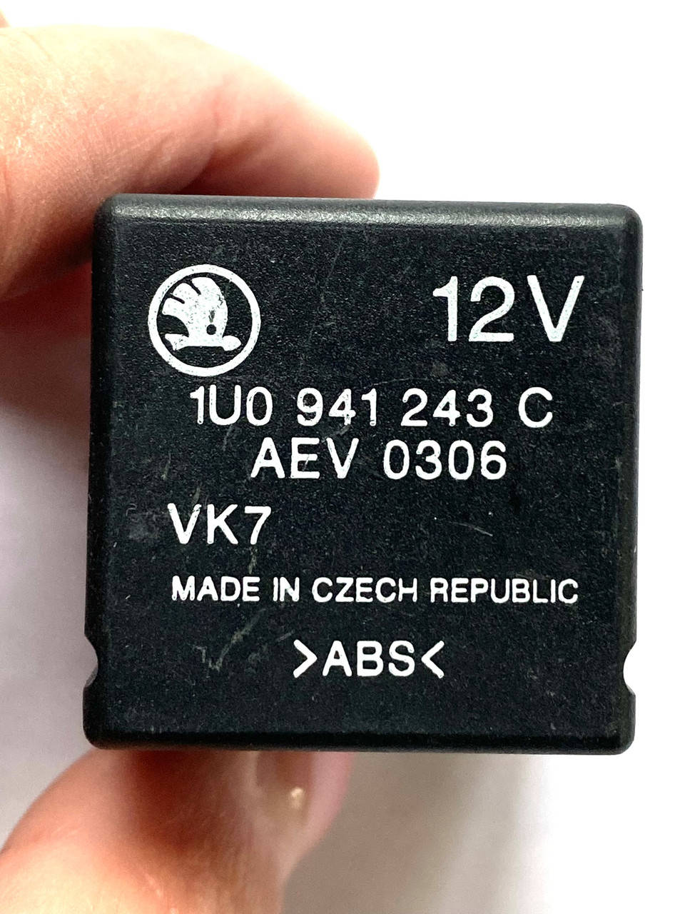 

Автомобильное реле регулятора яркости 1U0941243C / 1U0 941 243 C 12V skoda/vw