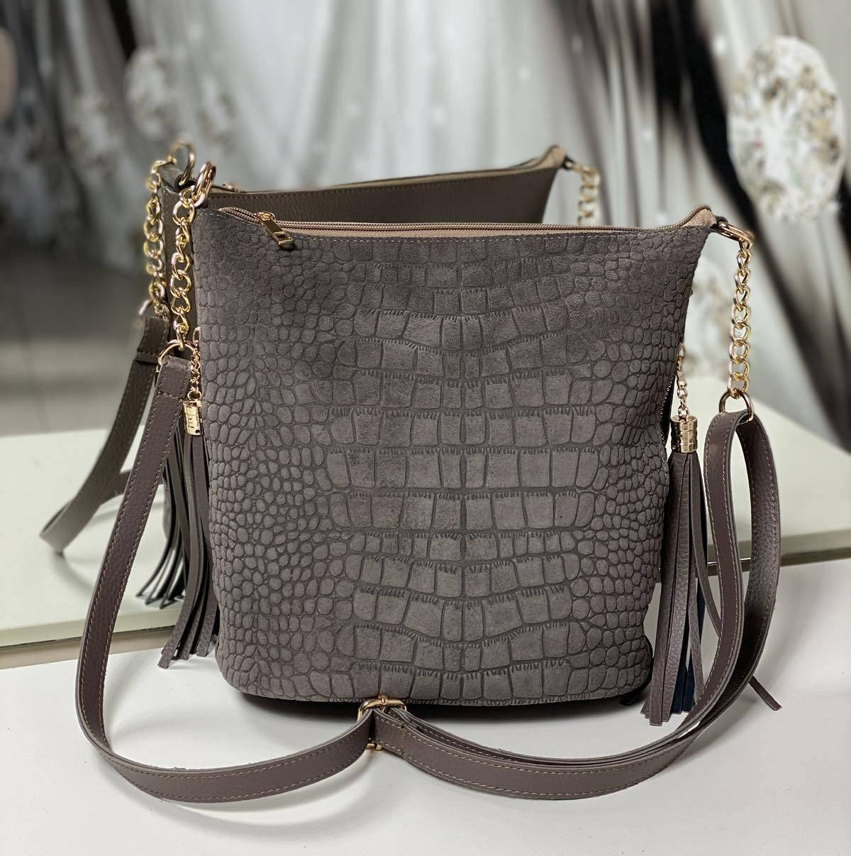 

Замшевая женская сумка на плечо вместительная городская модная мокрый камень натуральная замша+кожзам, Коричневый