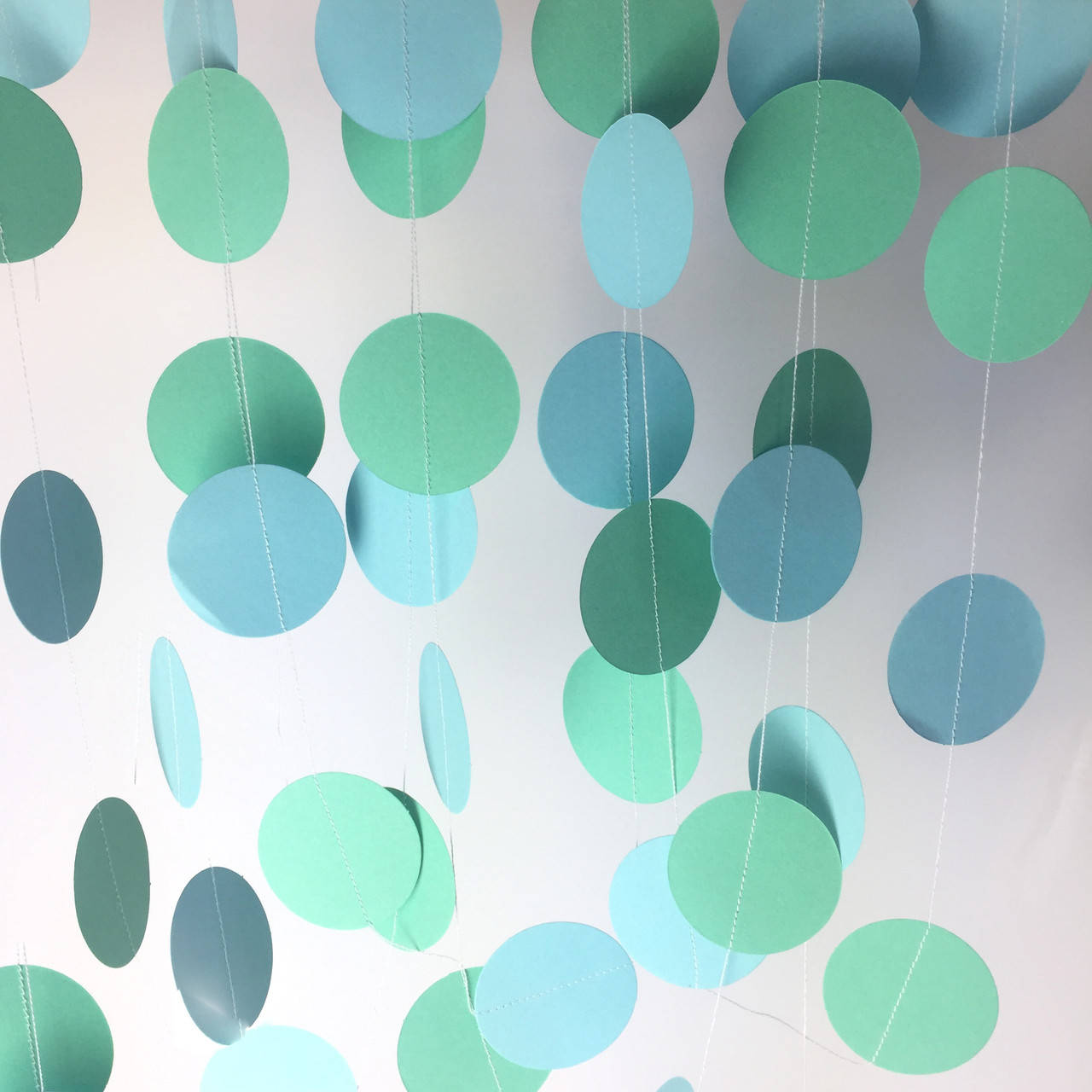 

Бумажная гирлянда из кружков 2 метра мятно-голубая