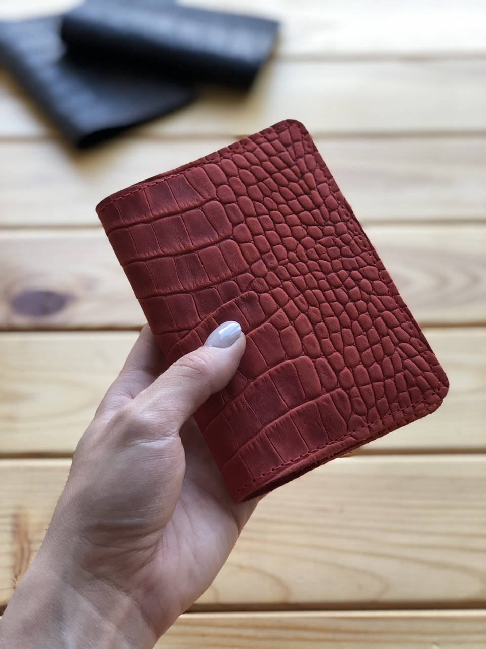 

Кожаная обложка для паспорта (на загранпаспорт, паспорт старого образца) красная, Красный