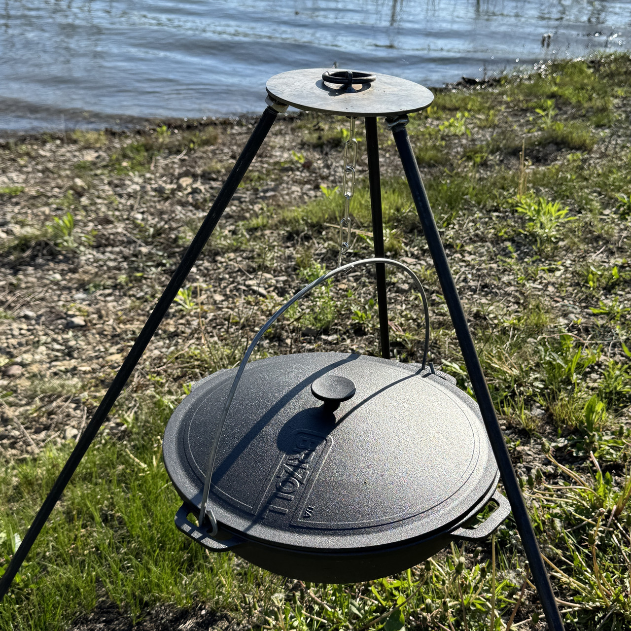 Казан татарський чавунний на 8л з кришкою та дужкою Брізол з триногою