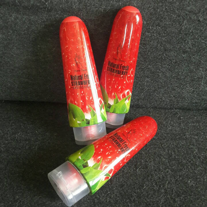 

Крем для рук клубника Natural Fresh