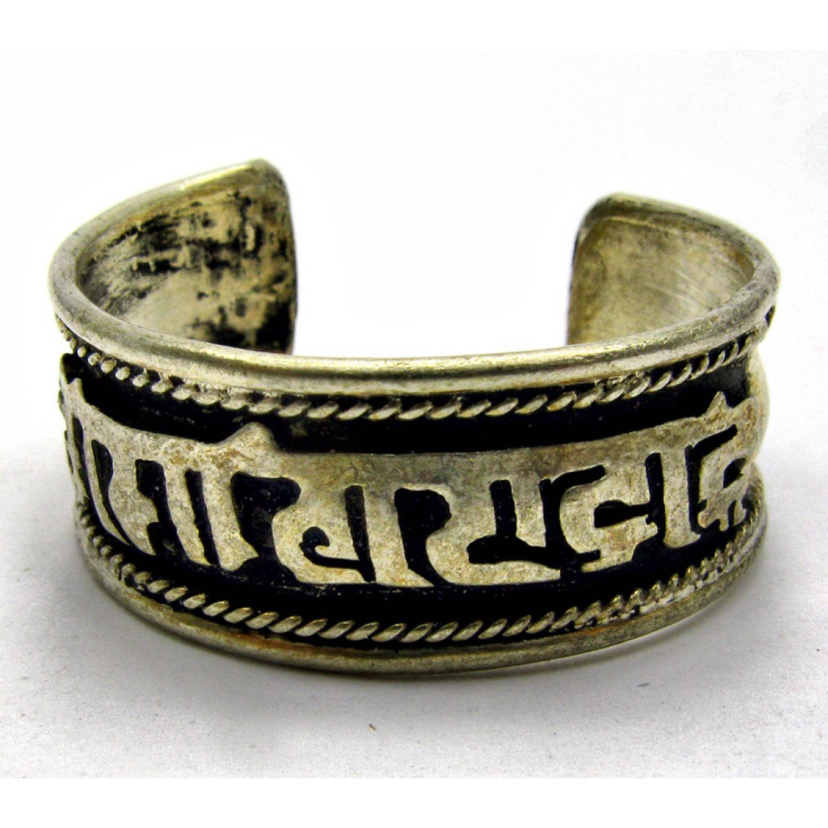 

Кольцо с мантрой