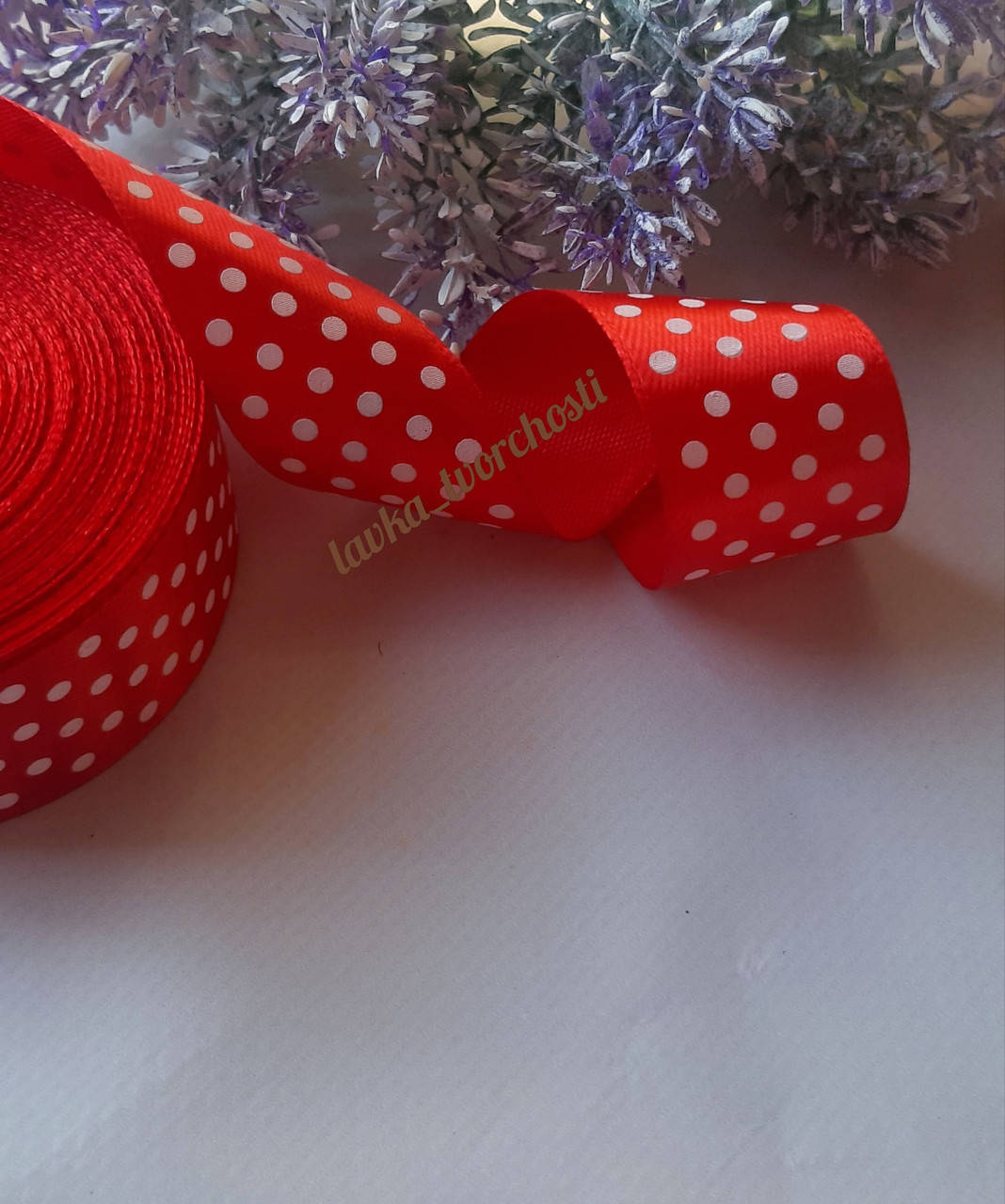 

Стрічка атласна 2,5см в горох червоний