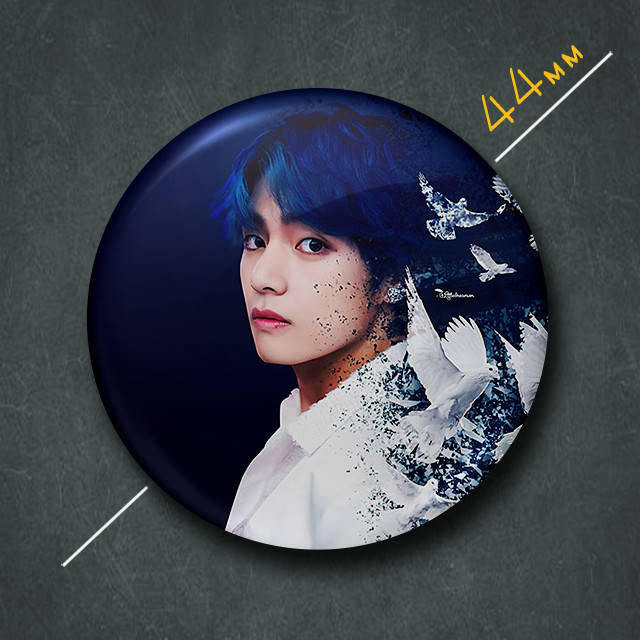 

"Ким Тхэхён / V (БТС / BTS)" значок круглый на булавке Ø44 мм