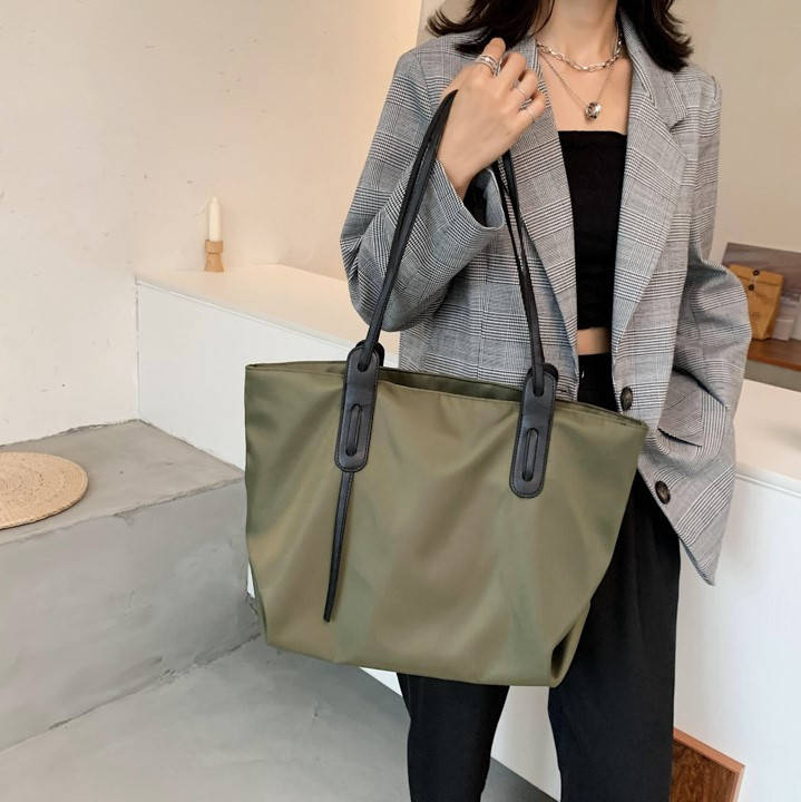 

Сумка женская однотонная с регулирующимися ручками хаки