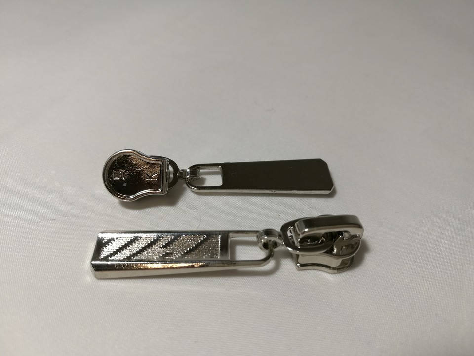 

Бегунок для молнии спираль №5 арт 7 белый (30шт)