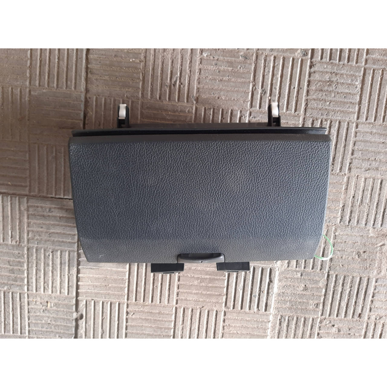 

Бардачок центральный Mazda 6