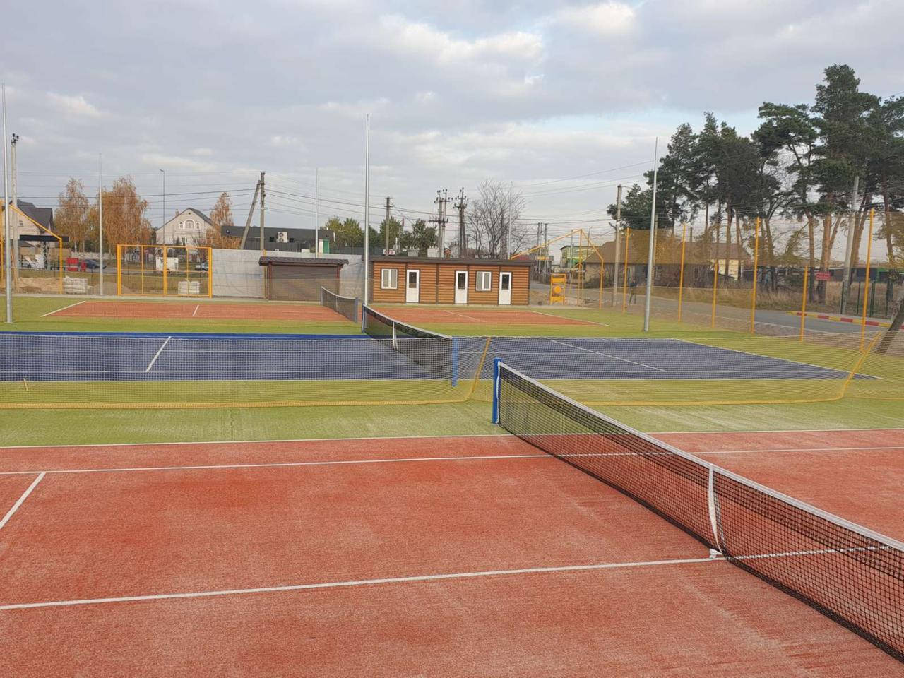 

Центральная линия для большого тенниса