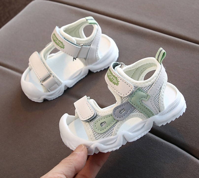 

Босоножки Sport с зелеными вставками, розмір 24, Зелёный