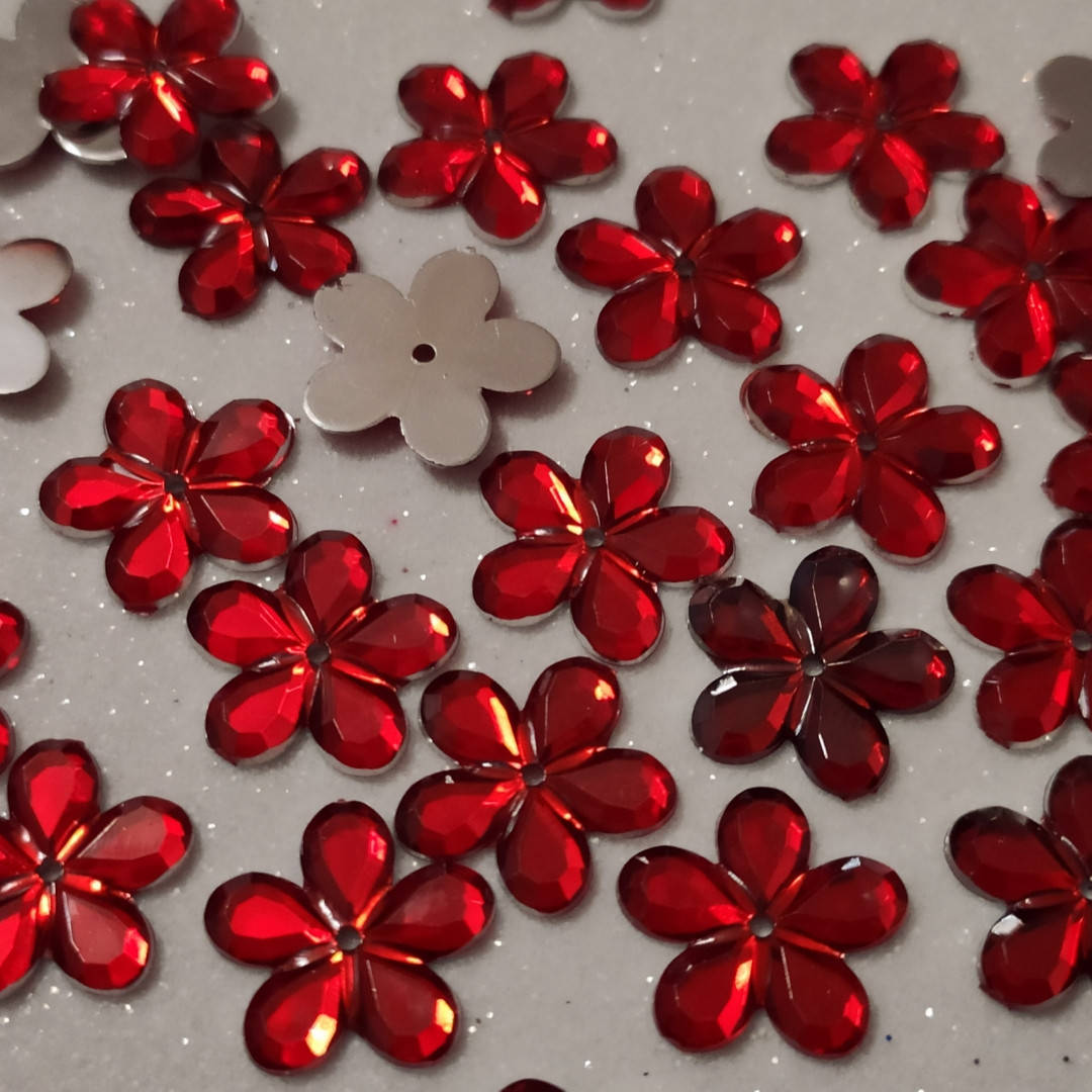 

Серединки , стразовый "Цветочек " Цвет - красный . Цена за 1 шт