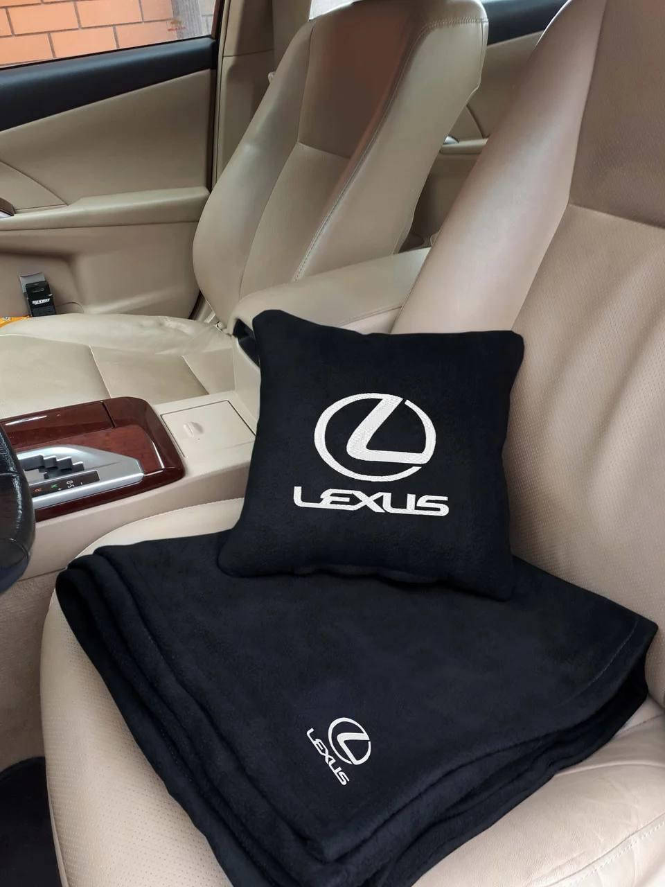 

Плед с подушкой в машину с логотипом авто Lexus