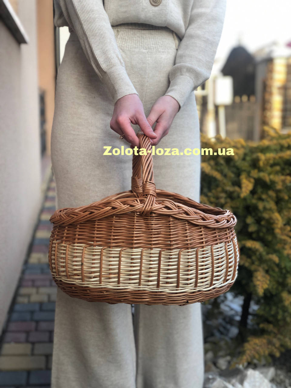 

Корзина плетёная из цельной лозы. Арт:4030