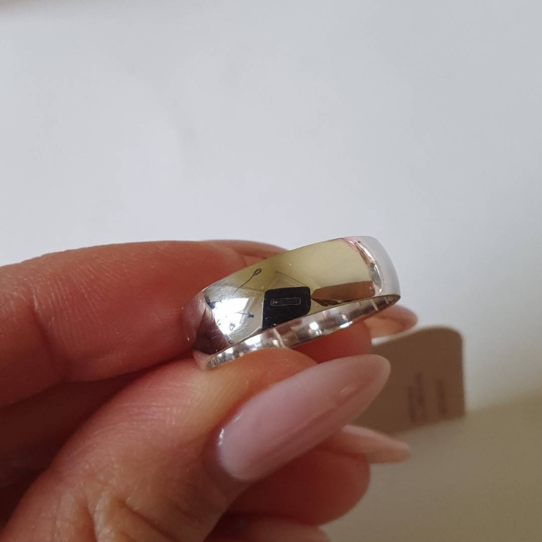 

Серебряное обручальное кольцо