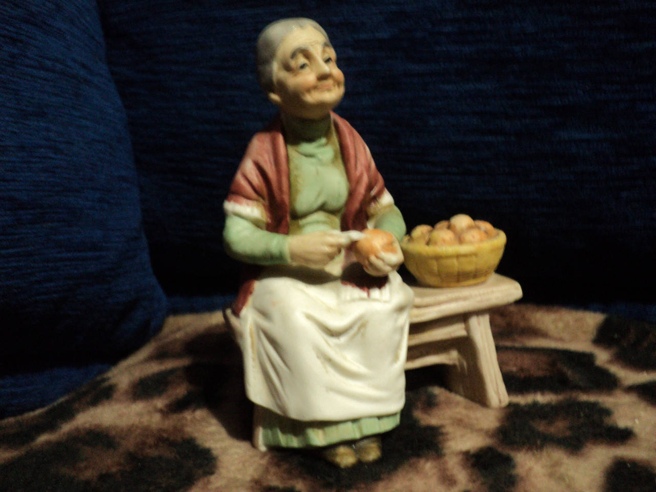 

Фарфоровая статуэтка ( Бабушка) из Германии старина антиквариат раритет подарок бисквит