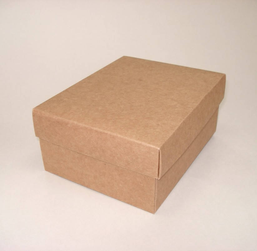 

Коробка подарочная из крафт картона 125x160x70 мм.