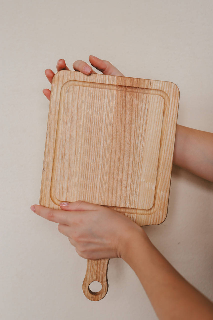 

Доска дерево прямоугольная с ручкой 20*35 см К ясень №7, Коричневый