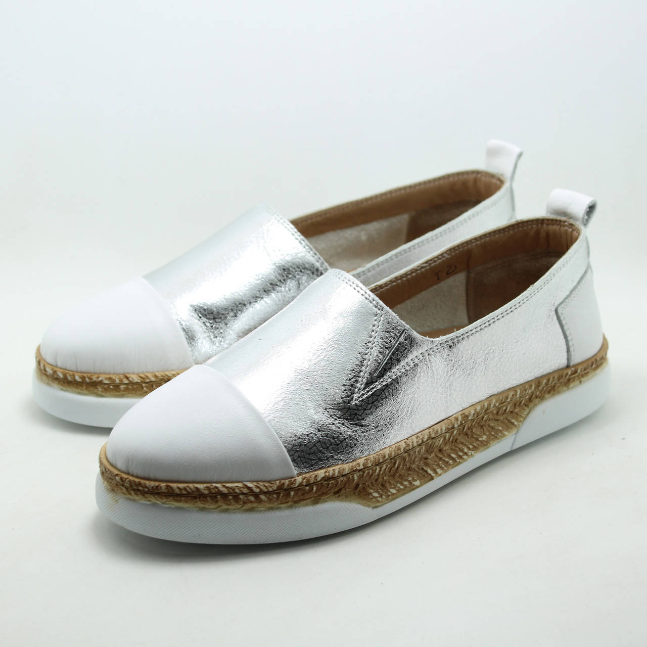 

Летние кожаные женские туфли слипоны Venezia cеребряные