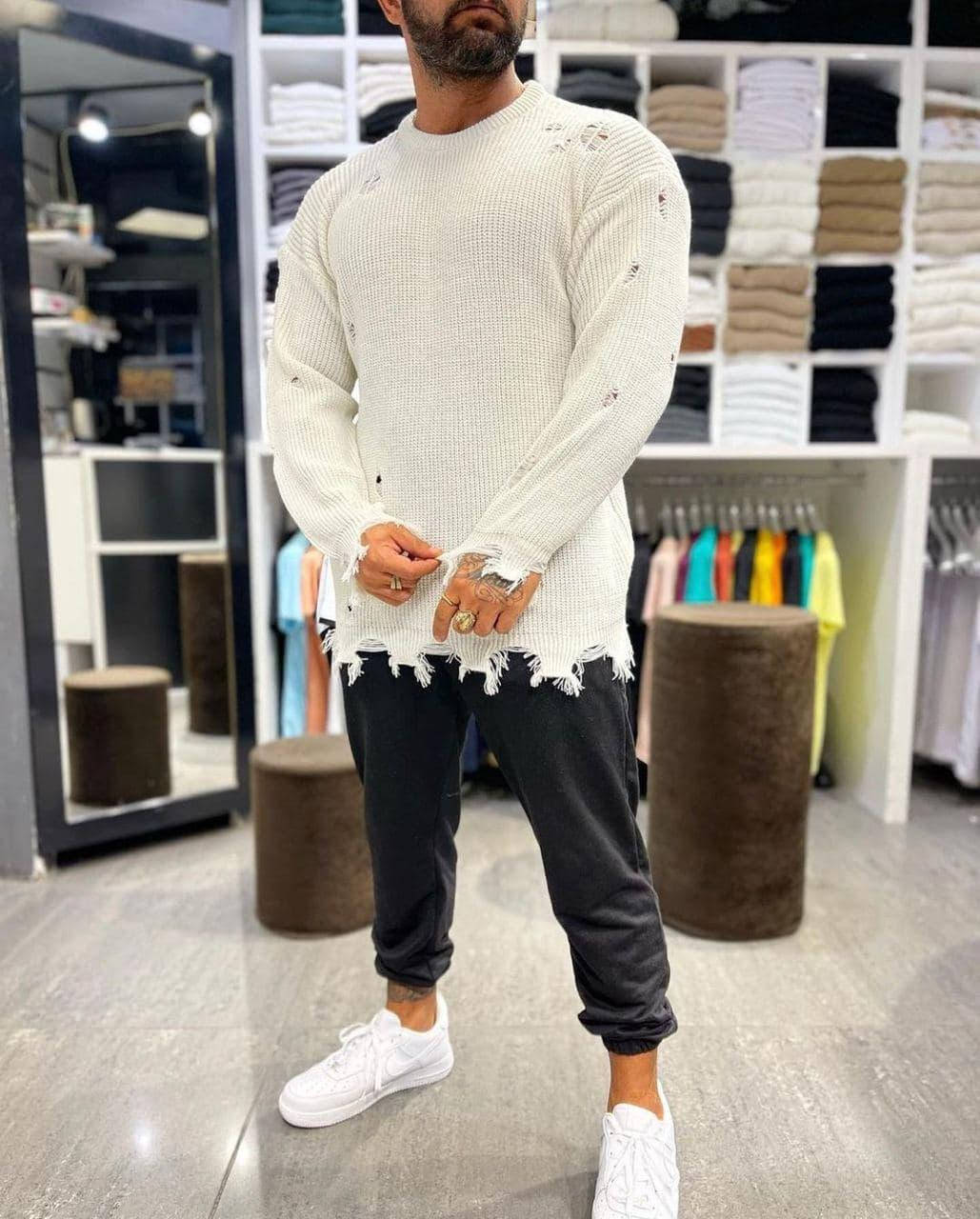 

Свитер мужской белый рваный с дырками трикотажный стильный Турция