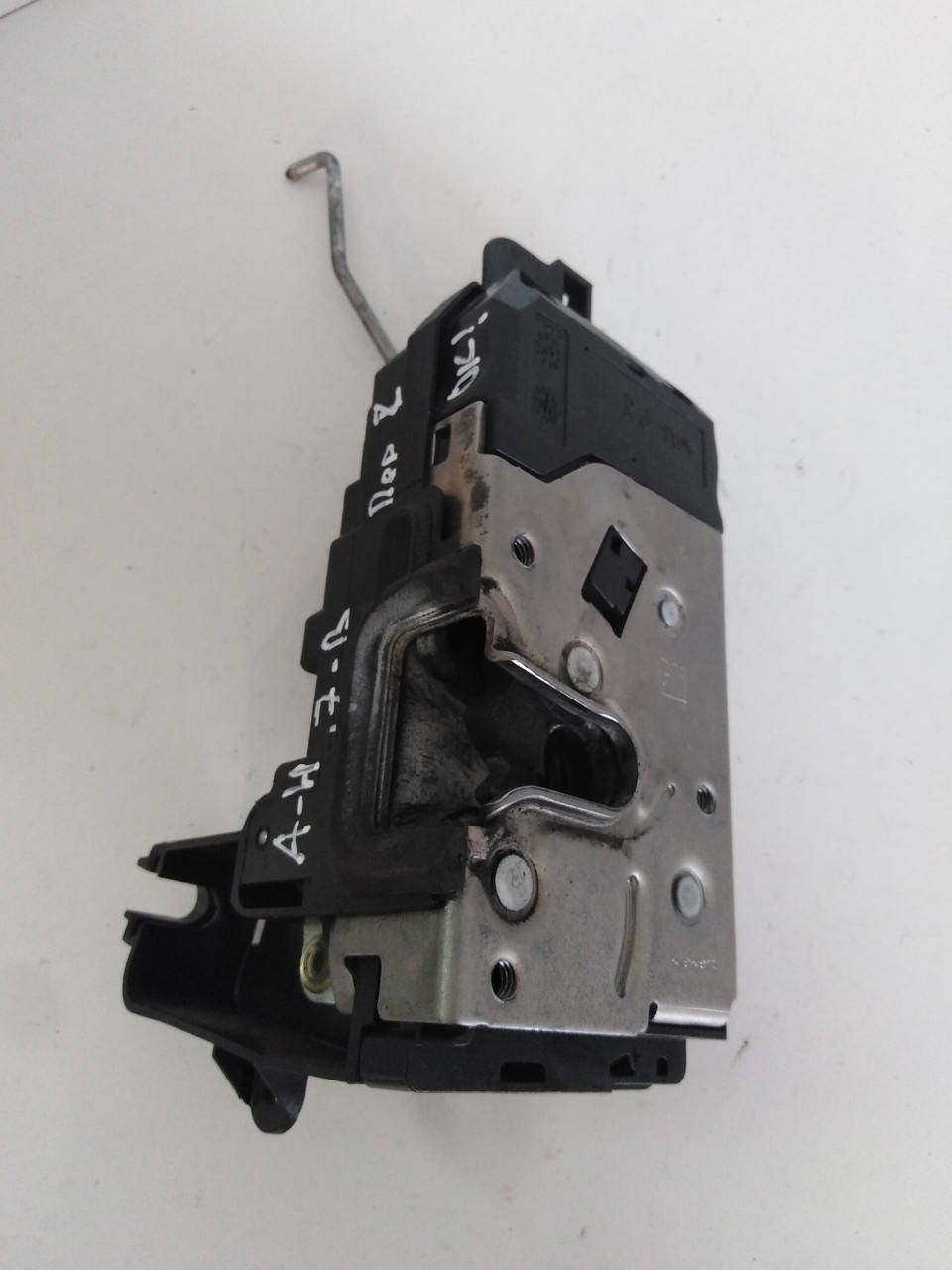 

Дверной замок передний правый Opel Astra H, Zafira B, Опель Астра, Зафира Б. 13210749.