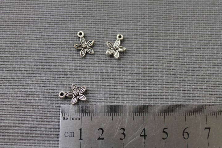 

Подвеска цветочек, цвет - серебро, 1 шт