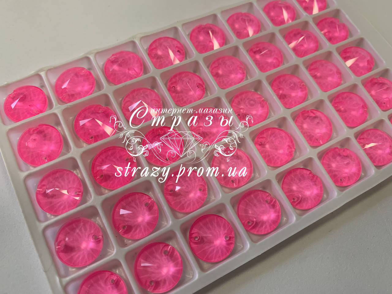 

Стразы пришивные SWARO Круги 12мм. Neon Pink