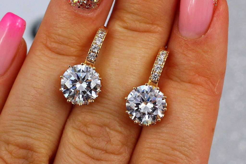 

Серьги Xuping Jewelry с большим белым камнем и круглой застежкой 2 см золотистые