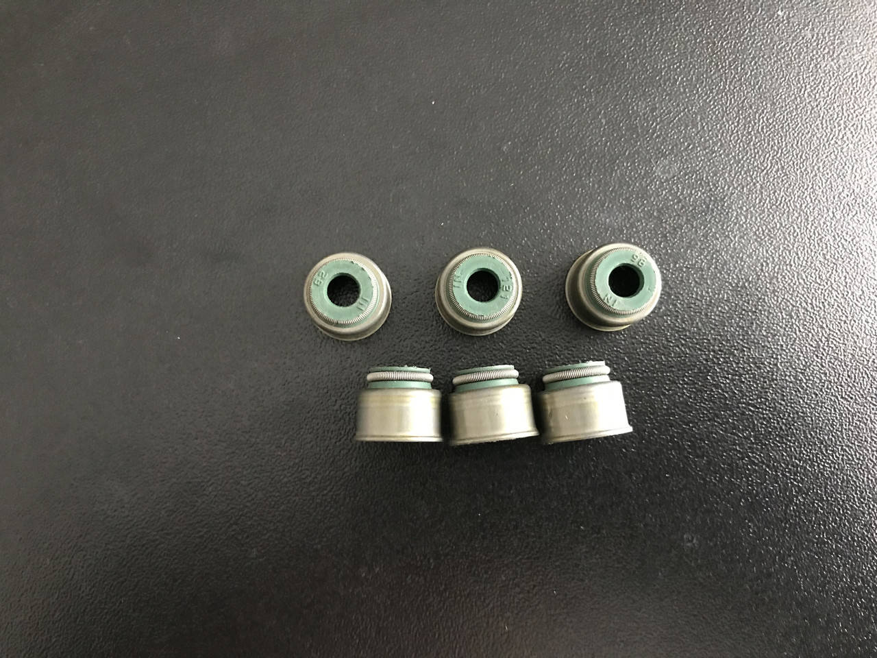 

Сальники клапанів Toyota Avensis Corolla 1.4 1.6 1.8 (00-09)