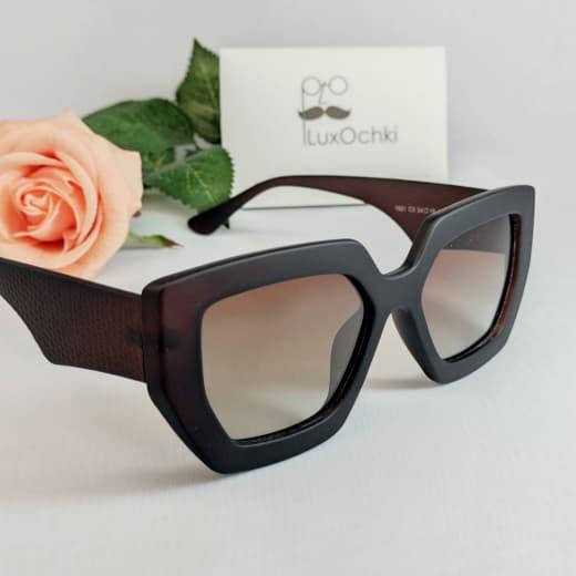 

Очки женские солнцезащитные поляризованные в толстой матовой оправе с широкой дужкой, Коричневый