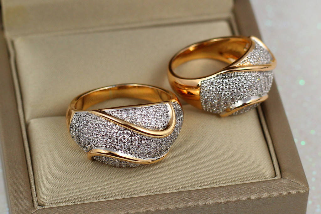 

Кольцо Xuping Jewelry с родием чалма с волной р 16 золотистое