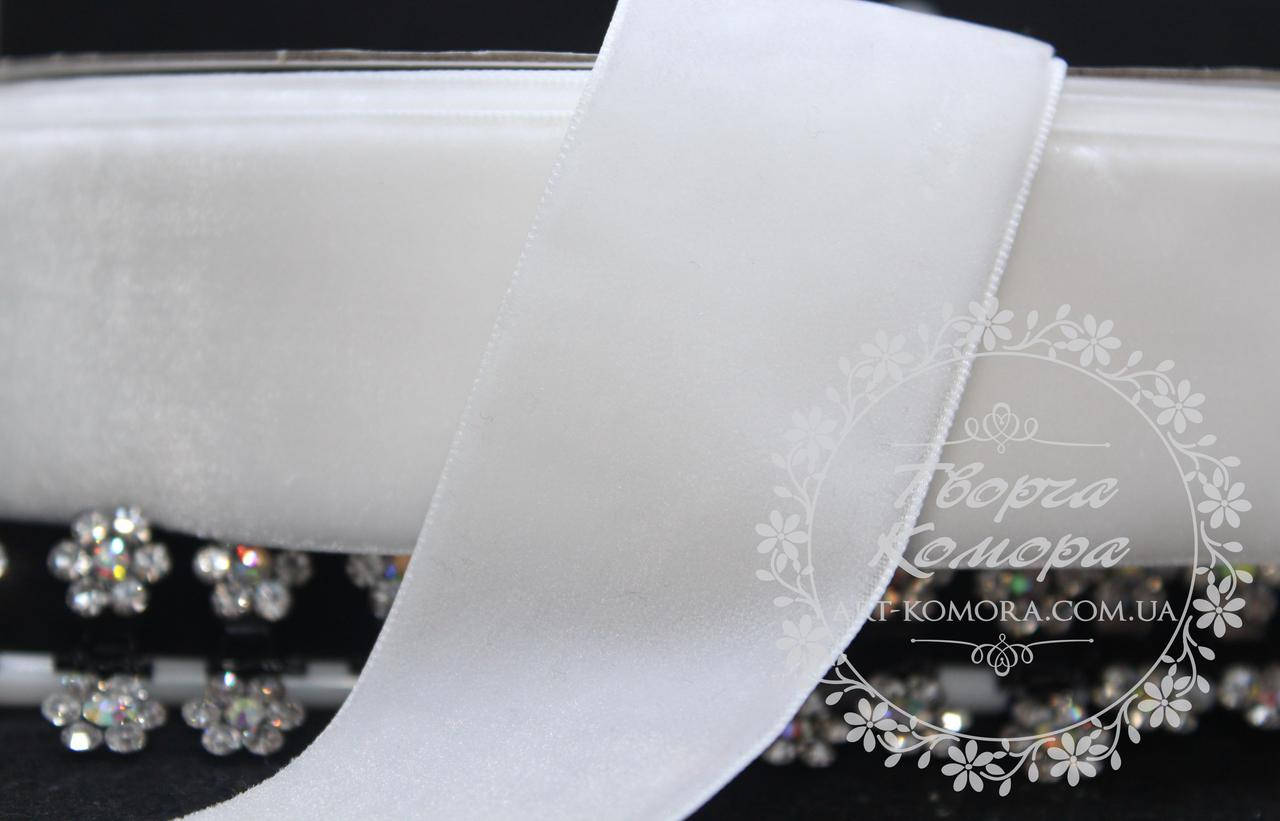 

Лента велюровая (бархатная) белая, 4 см