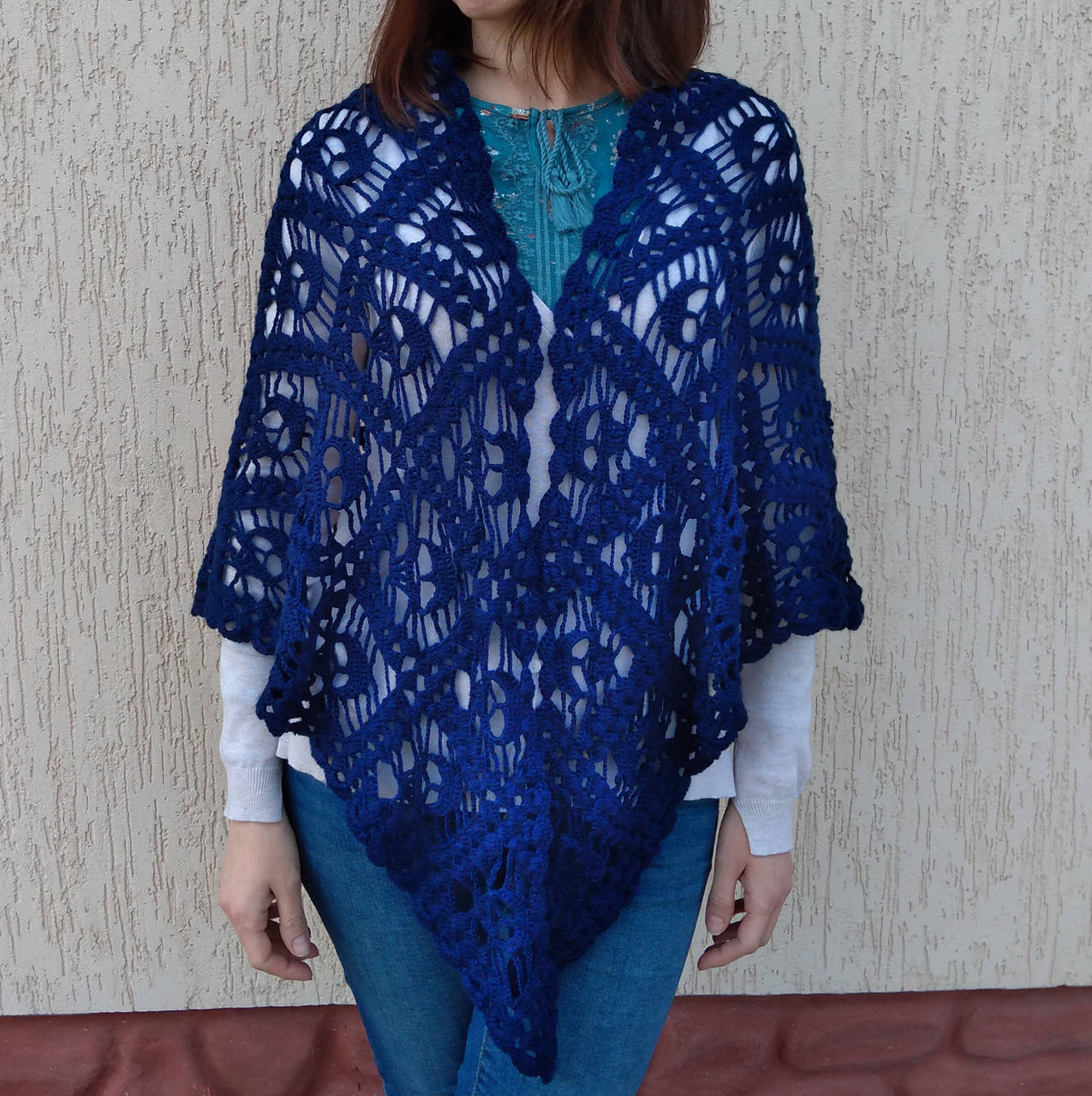 

Вязаная шаль платок "Черепа" ручная работа, Синий