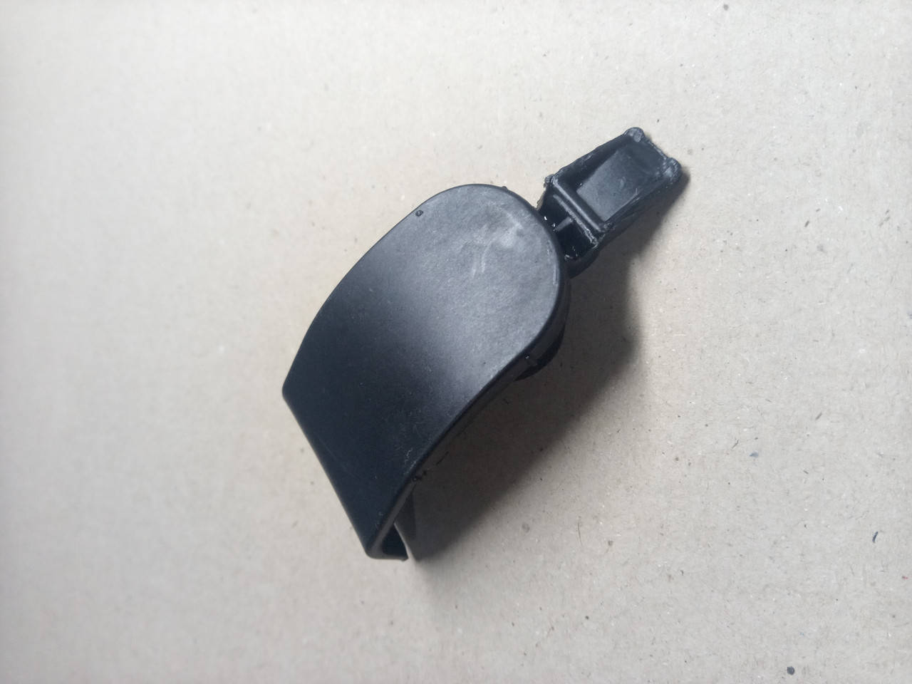 

Кронштейн радиатора США оригінал Ford Fiesta 11-19 1.6 AE83 8B069-AA Форд Фиеста 2011-2019