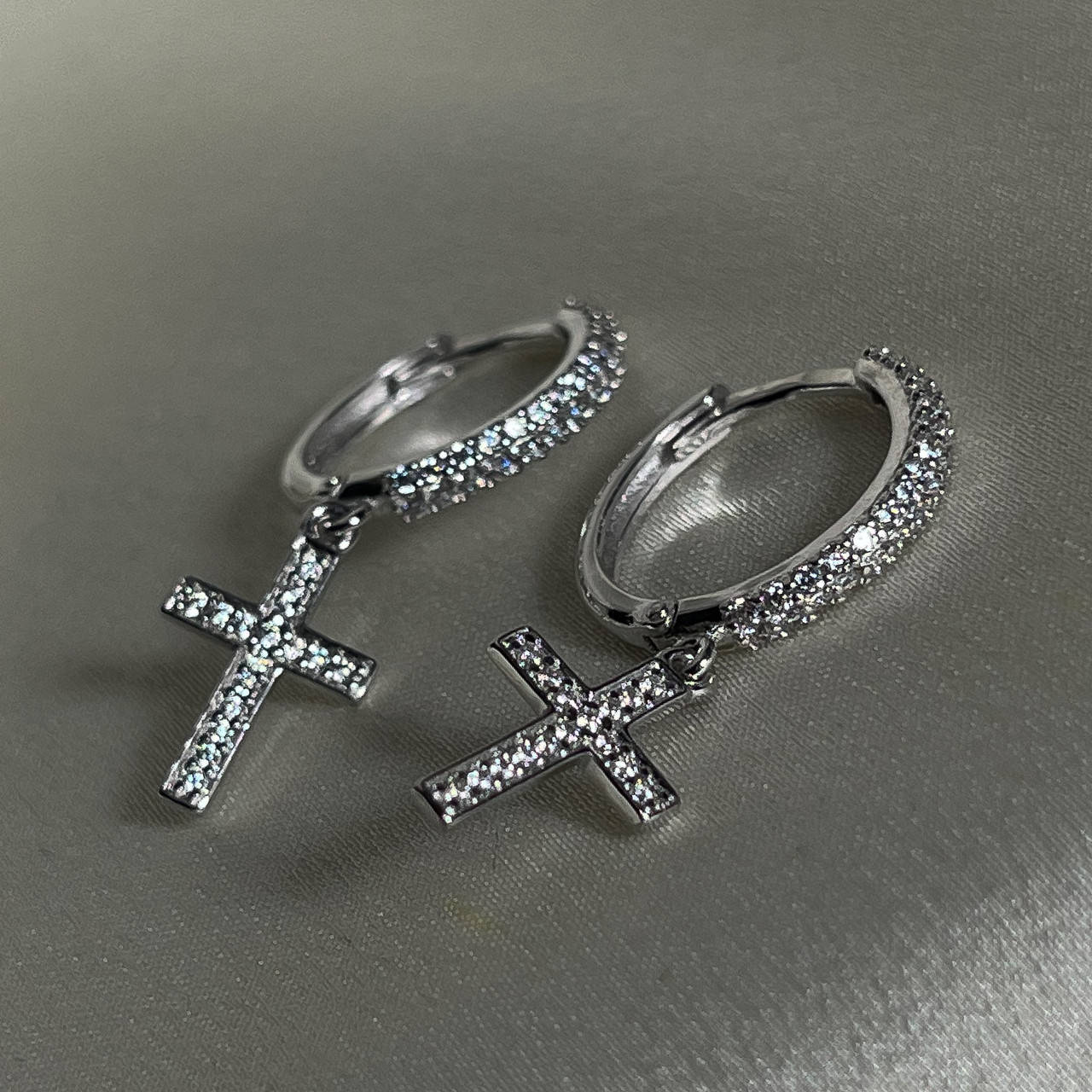 

Серьги серебряные Крестики на колечке