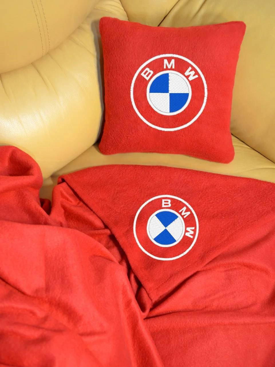 

Плед с подушкой в машину с логотипом авто BMW