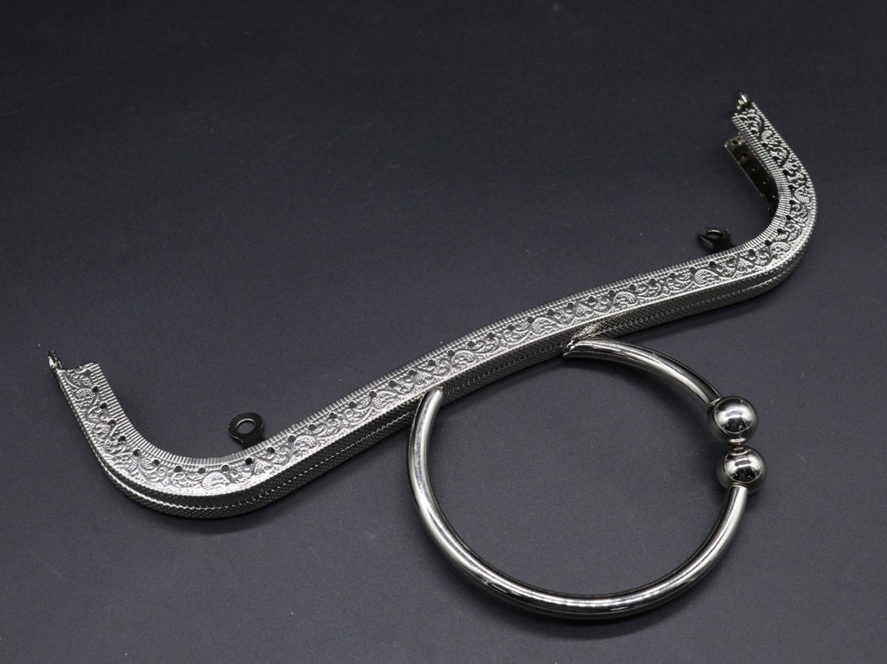 

Фермуар. Цвет "серебро". 22см.