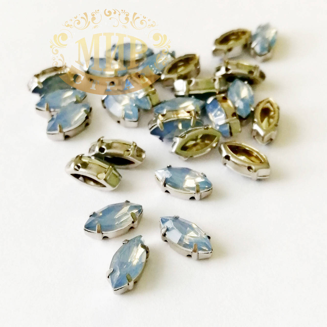 

Лодочки в улучшенных цапах, 5х10мм, цвет Air Blue Opal, 1шт, Белый