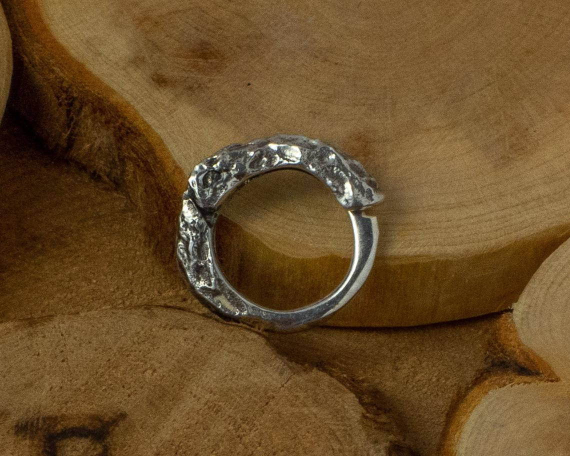 

Серьга кованная маленькая серебро ручная работа