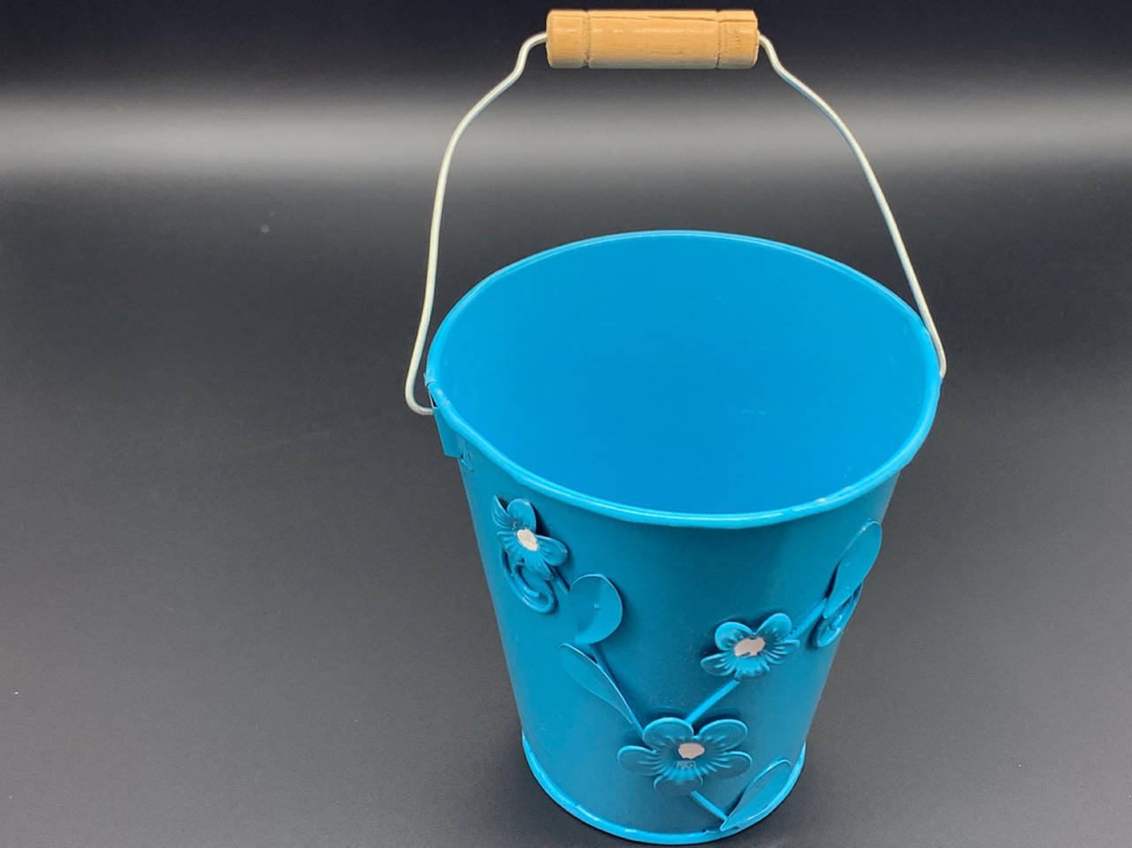 

Декоративное ведро с цветочками. Цвет голубой. 12х13см