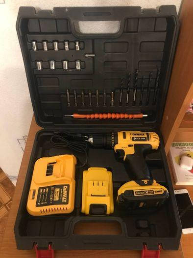 

Ударный шуруповерт DeWALT с набором инструментов На аккумуляторе