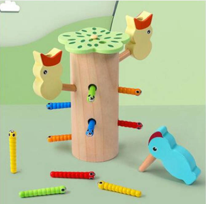 

Деревянная магнитная игра "Накорми птенчика". 2305-66