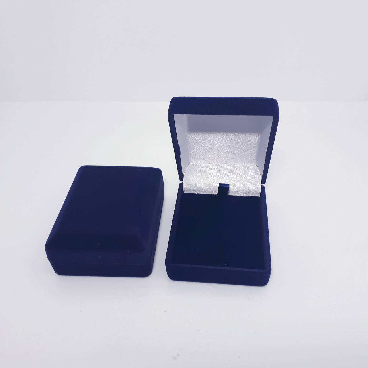 

Футляр (прямоугольный плоский для подвеса/цепи), Синий