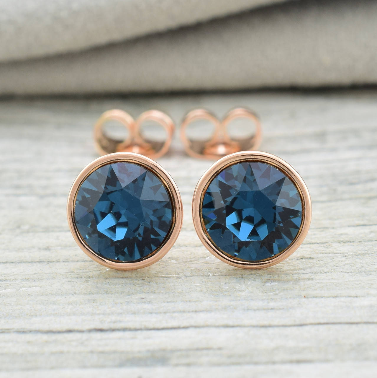 

Серьги Xuping с кристаллами Swarovski 21400РО размер 10х10 мм цвет монтана позолота РО
