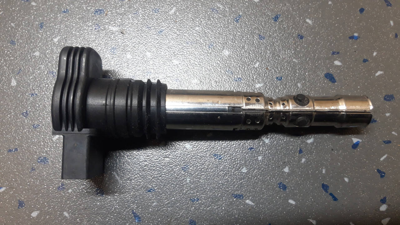 

Катушка зажигания Volkswagen Passat B5 1.8T 20V; 2.0 20V 2000-2005 года