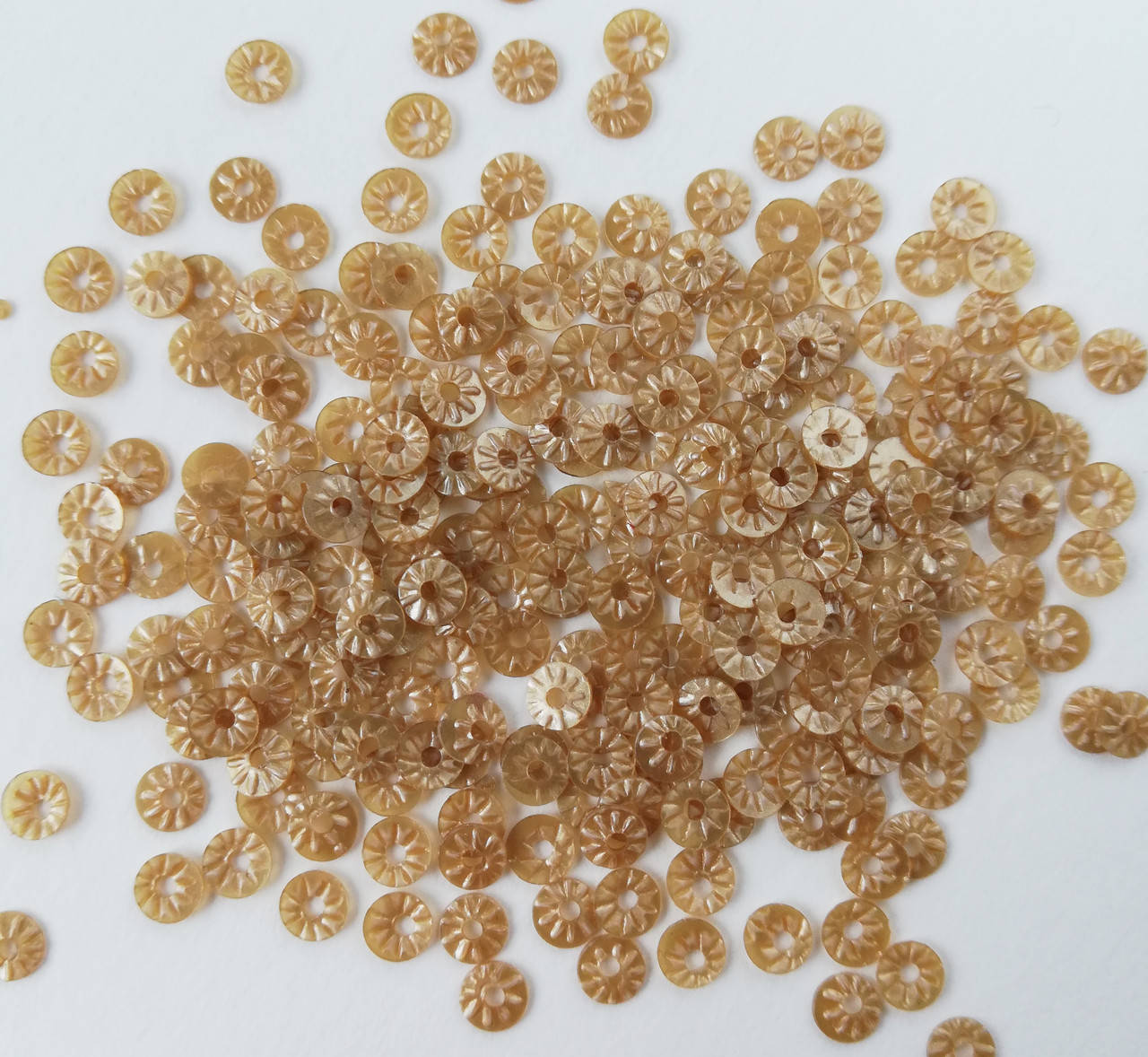 

Паєтки 4 мм Монетки (ОАЕ) - Бежевий 5 г