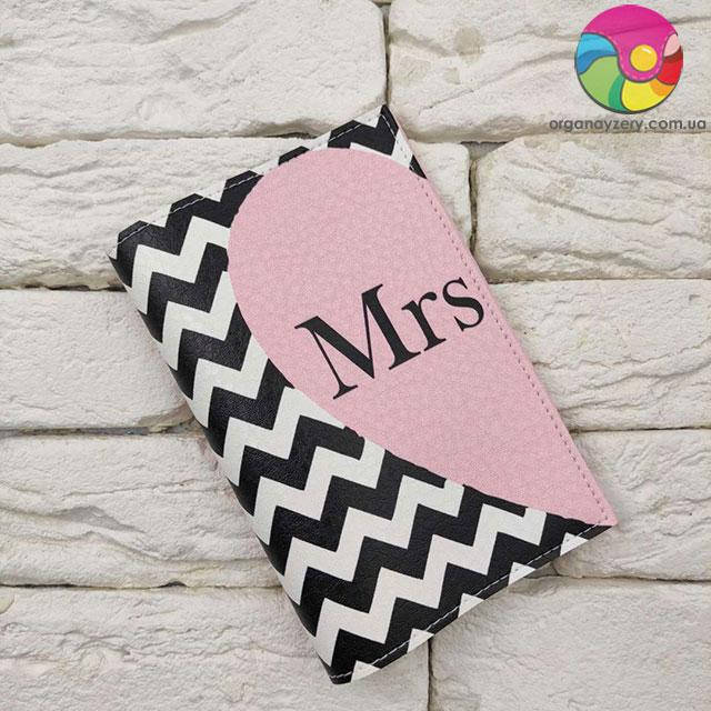 

Обложка для паспорта Полу-сердце Mrs 4, Разные цвета