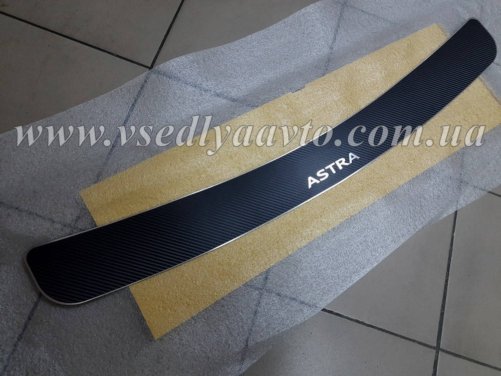 

Накладка на бампер Opel ASTRA IV J универсал с 2011- (Carbon), Желтый