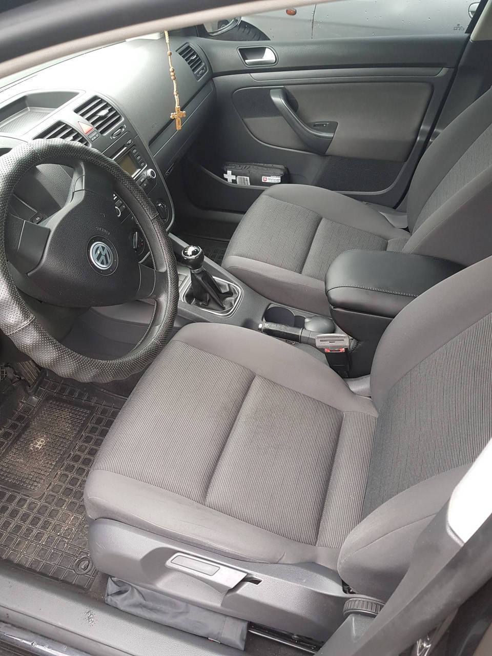 

Автомобильный подлокотник на Volkswagen Golf 5 Jetta 5 Фольксваген Джетта