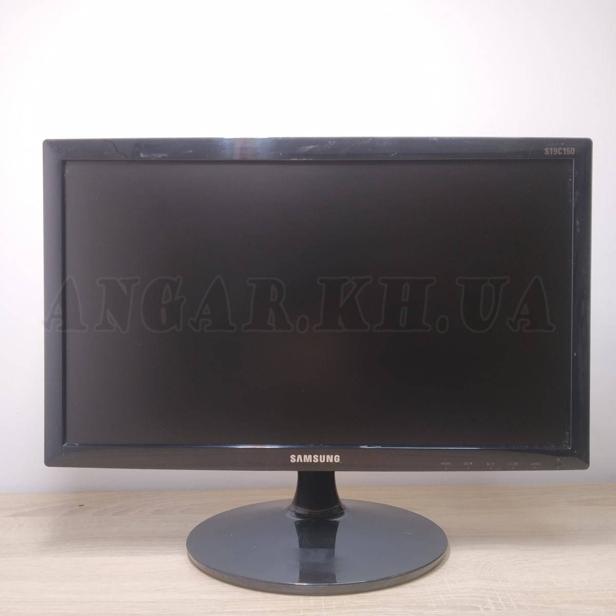

Монитор б/у 19" Samsung S19C150 (TN / 1366x768 / 16:9 / VGA)